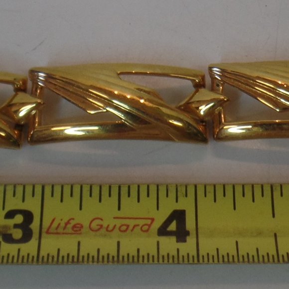 Vintage Monet Bracelet  Gold Tone Links Leaf Design Cutouts 7" Fold Over Clasp - Picture 8 of 10